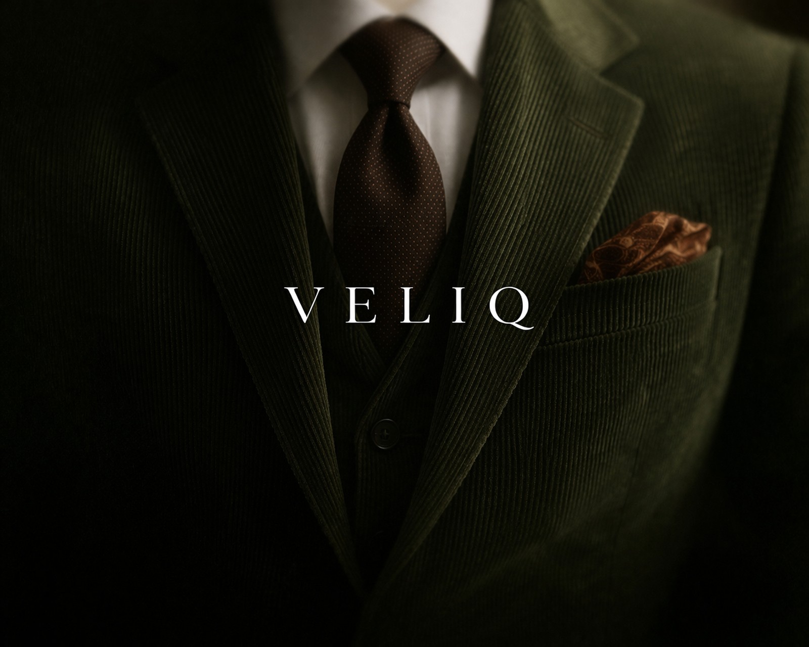 VELIQ のビスポークスーツ